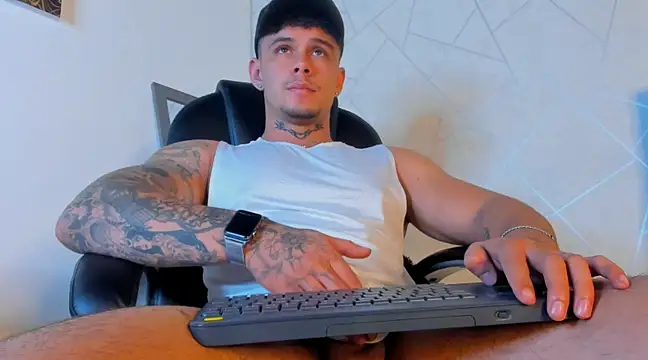 Snapshot of NoahhBrown chatting on 03.03.25 NoahhBrown online show from 03.03.25