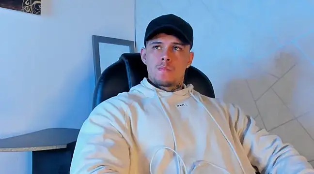 Snapshot of NoahhBrown chatting on 03.04.25 NoahhBrown online show from 03.04.25