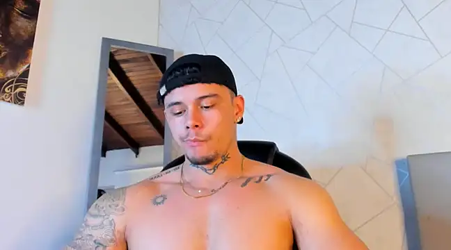 Snapshot of NoahhBrown chatting on 03.07.25 NoahhBrown online show from 03.07.25