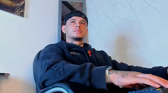 Snapshot of NoahhBrown chatting on 03.10.25 NoahhBrown online show from 03.10.25