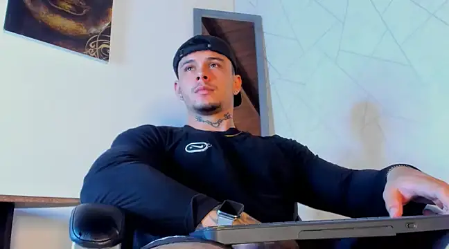 Snapshot of NoahhBrown chatting on 03.11.25 NoahhBrown online show from 03.11.25