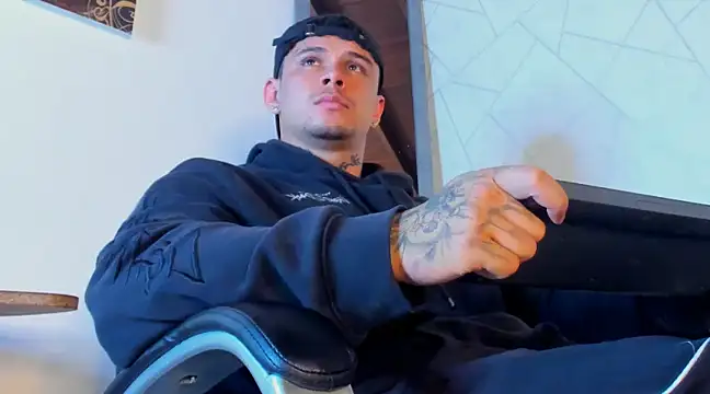 Snapshot of NoahhBrown chatting on 03.12.25 NoahhBrown online show from 03.12.25