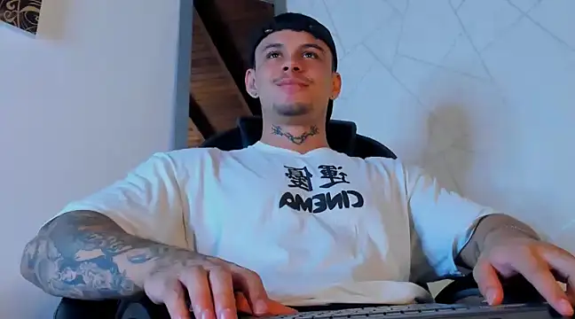 Snapshot of NoahhBrown chatting on 03.13.25 NoahhBrown online show from 03.13.25