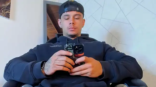 Snapshot of NoahhBrown chatting on 03.14.25 NoahhBrown online show from 03.14.25