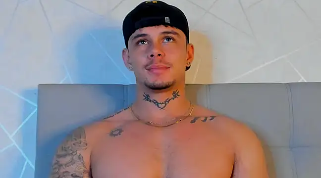 Snapshot of NoahhBrown chatting on 03.14.25 NoahhBrown online show from 03.14.25