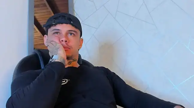 Snapshot of NoahhBrown chatting on 03.15.25 NoahhBrown online show from 03.15.25