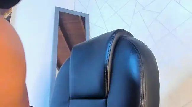 Snapshot of NoahhBrown chatting on 03.17.25 NoahhBrown online show from 03.17.25