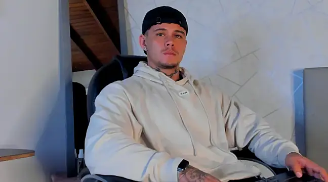 Snapshot of NoahhBrown chatting on 03.23.25 NoahhBrown online show from 03.23.25