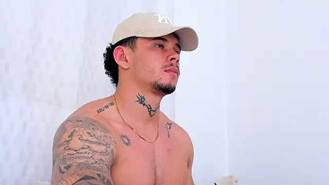 Snapshot of NoahhBrown chatting on 09.16.25 NoahhBrown online show from 09.16.25