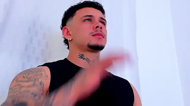 Snapshot of NoahhBrown chatting on 11.09.25 NoahhBrown online show from 11.09.25