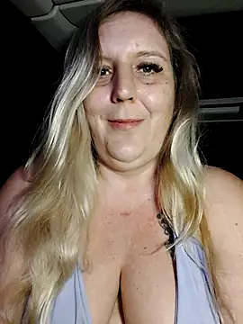 BecciDeluxe online show from 11.15.25