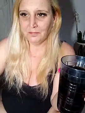 BecciDeluxe online show from 03.15.26