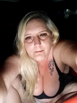 BecciDeluxe online show from 04.22.26