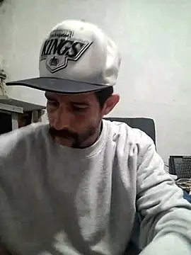 Snapshot of LongDickZee562 chatting on 10.08.25 LongDickZee562 online show from 10.08.25