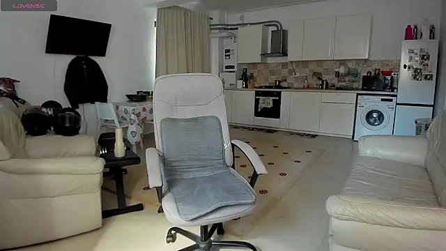 Snapshot of ZackFraser chatting on 09.21.25 ZackFraser online show from 09.21.25