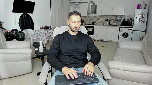 Snapshot of ZackFraser chatting on 09.25.25 ZackFraser online show from 09.25.25