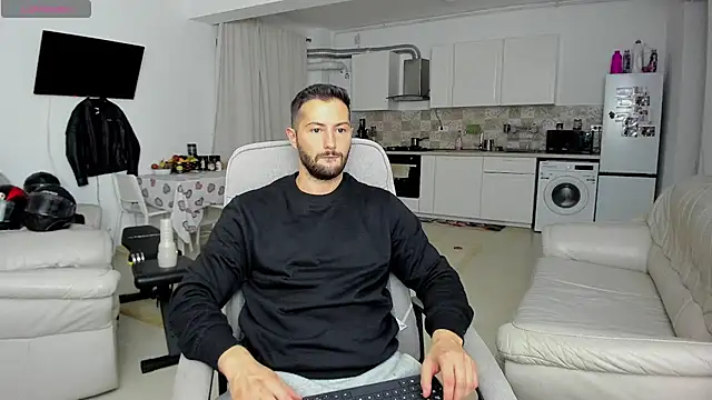 Snapshot of ZackFraser chatting on 10.03.25 ZackFraser online show from 10.03.25