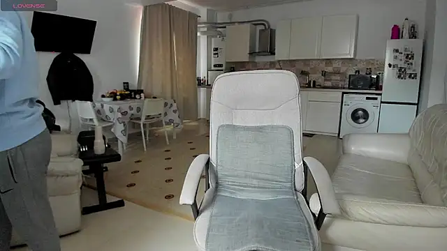 Snapshot of ZackFraser chatting on 10.04.25 ZackFraser online show from 10.04.25