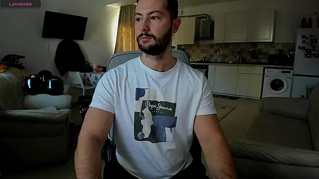 Snapshot of ZackFraser chatting on 11.02.25 ZackFraser online show from 11.02.25