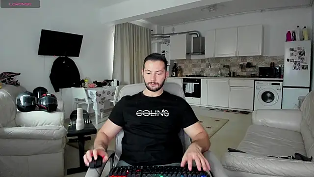 Snapshot of ZackFraser chatting on 11.04.25 ZackFraser online show from 11.04.25