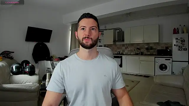 Snapshot of ZackFraser chatting on 11.05.25 ZackFraser online show from 11.05.25