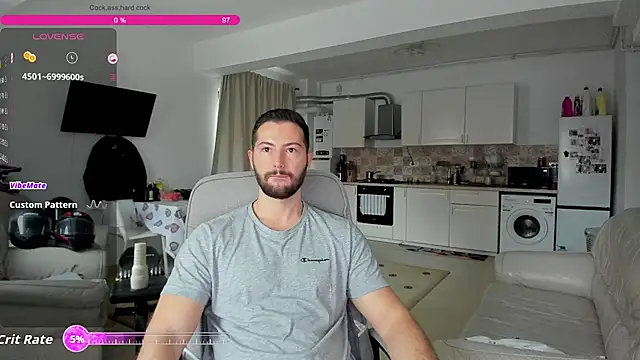 Snapshot of ZackFraser chatting on 11.06.25 ZackFraser online show from 11.06.25