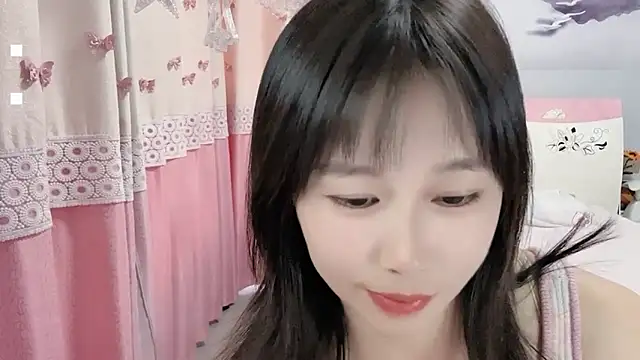 Snapshot of Shleybaby chatting on 10.28.25 Shleybaby online show from 10.28.25