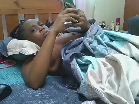 Snapshot of Sweetchoco5 chatting on 10.29.25 Sweetchoco5 online show from 10.29.25