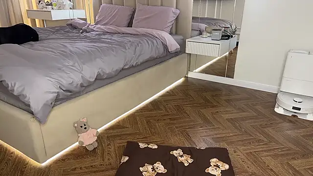 Elsa Ice online show from 10.13.25