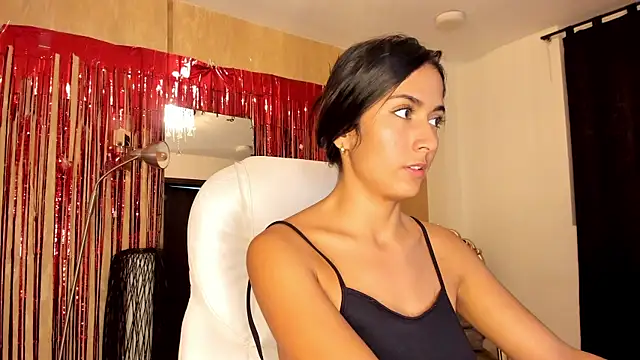 Snapshot of your_khloe chatting on 01.08.25 your khloe online show from 01.08.25