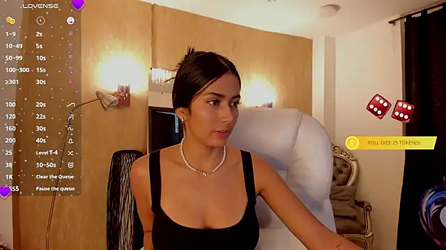 Snapshot of your_khloe chatting on 01.17.25 your khloe online show from 01.17.25