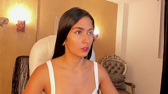 Snapshot of your_khloe chatting on 02.22.25 your khloe online show from 02.22.25