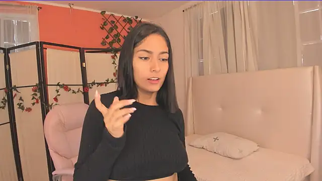 Snapshot of your_khloe chatting on 03.14.25 your khloe online show from 03.14.25