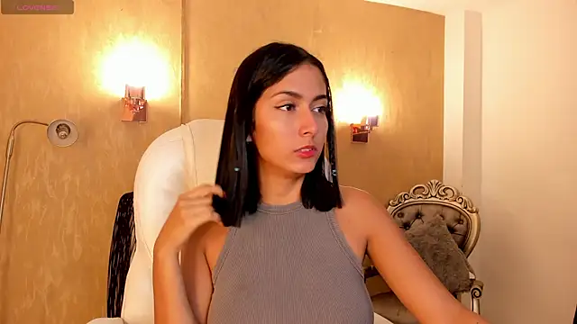 Snapshot of your_khloe chatting on 03.22.25 your khloe online show from 03.22.25