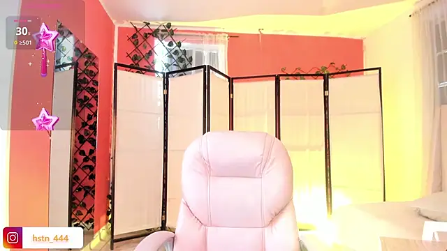 Snapshot of your_khloe chatting on 09.23.25 your khloe online show from 09.23.25