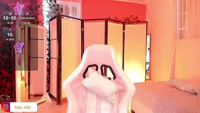 Snapshot of your_khloe chatting on 10.21.25 your khloe online show from 10.21.25