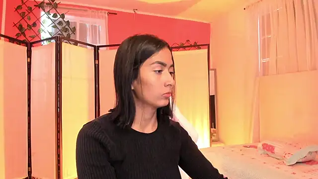 Snapshot of your_khloe chatting on 11.01.25 your khloe online show from 11.01.25