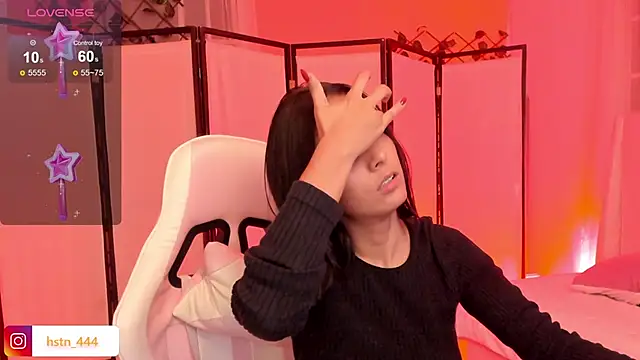 Snapshot of your_khloe chatting on 11.15.25 your khloe online show from 11.15.25