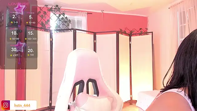 Snapshot of your_khloe chatting on 11.15.25 your khloe online show from 11.15.25