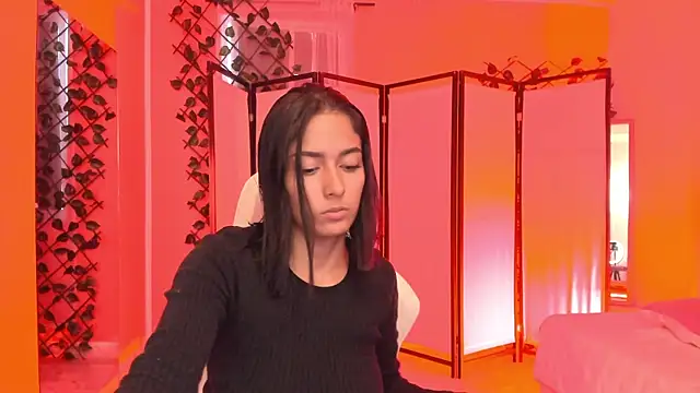 Snapshot of your_khloe chatting on 11.27.25 your khloe online show from 11.27.25