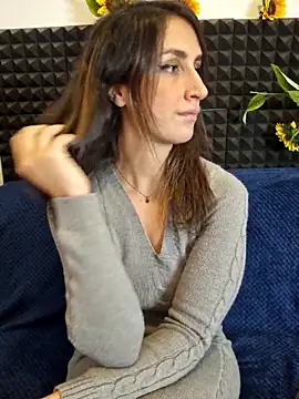 Snapshot of Stefania_PT chatting on 11.19.25 Stefania PT online show from 11.19.25