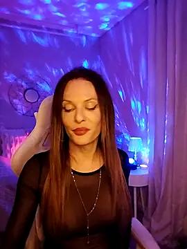 Luna Kitanna online show from 12.04.25