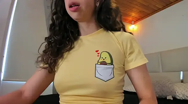 Snapshot of tierra_n chatting on 02.21.25 tierra n online show from 02.21.25