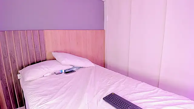 Snapshot of hannnasmith chatting on 12.17.25 hannnasmith online show from 12.17.25