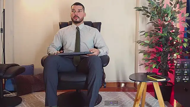 Snapshot of HenryBenso chatting on 09.08.25 HenryBenso online show from 09.08.25