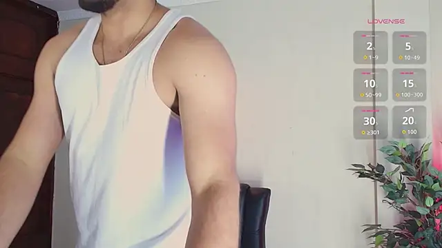 Snapshot of HenryBenso chatting on 09.13.25 HenryBenso online show from 09.13.25