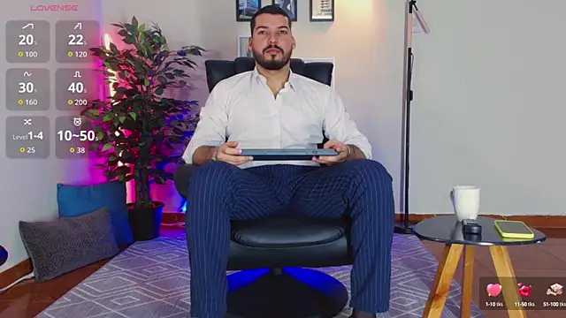 Snapshot of HenryBenso chatting on 10.01.25 HenryBenso online show from 10.01.25