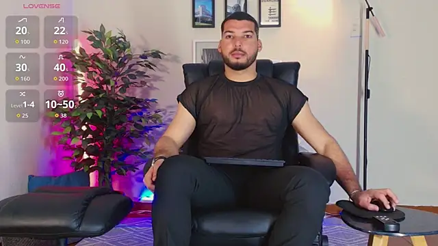 Snapshot of HenryBenso chatting on 10.21.25 HenryBenso online show from 10.21.25