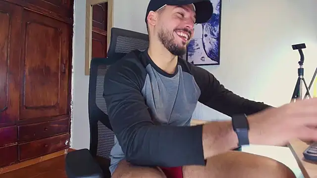 Snapshot of HenryBenso chatting on 11.09.25 HenryBenso online show from 11.09.25