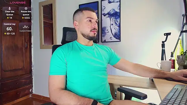 Snapshot of HenryBenso chatting on 11.12.25 HenryBenso online show from 11.12.25